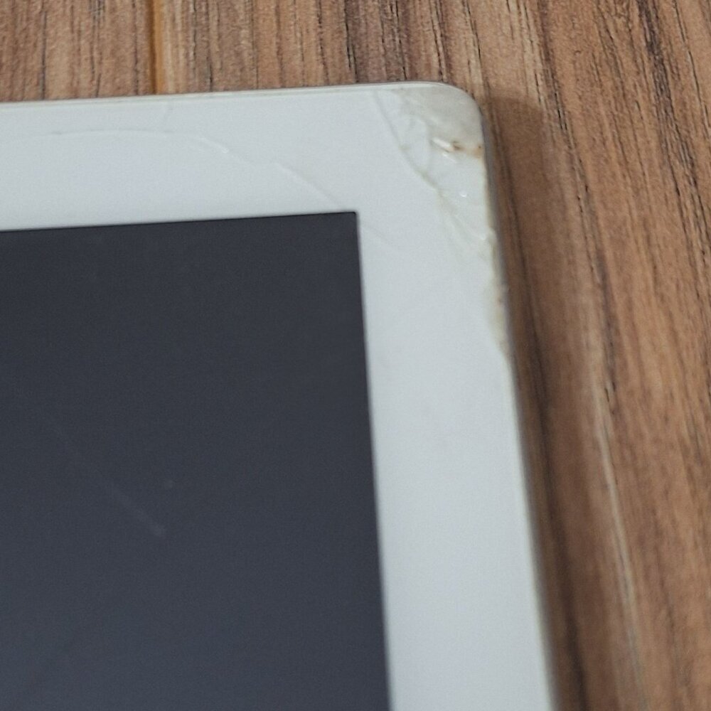 Ipad Model a1458 4th generation - Picture 4 of 4